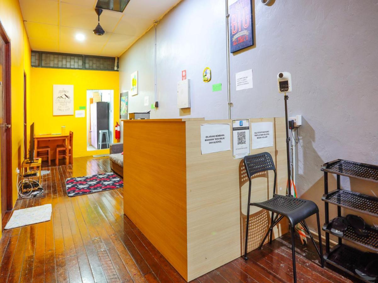 Spot On 90610 Loft Waterfront Hotel กูชิง ภายนอก รูปภาพ