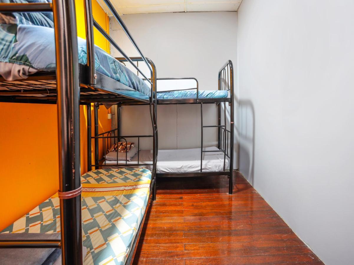 Spot On 90610 Loft Waterfront Hotel กูชิง ภายนอก รูปภาพ
