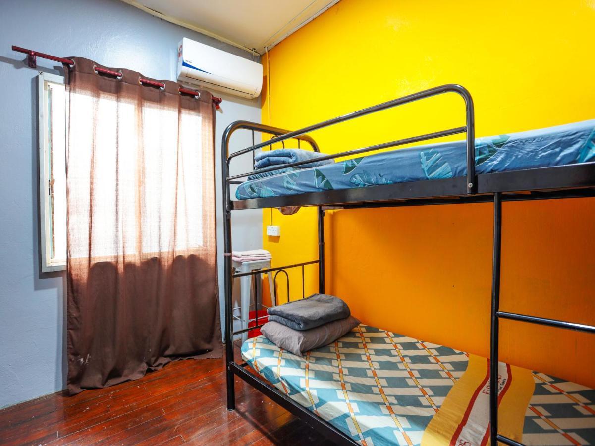 Spot On 90610 Loft Waterfront Hotel กูชิง ภายนอก รูปภาพ